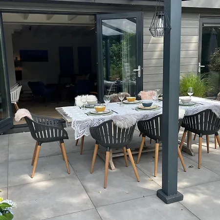 Peace, Quiet And Near The And The Sea In Zeeland! 7 People 펜션 *