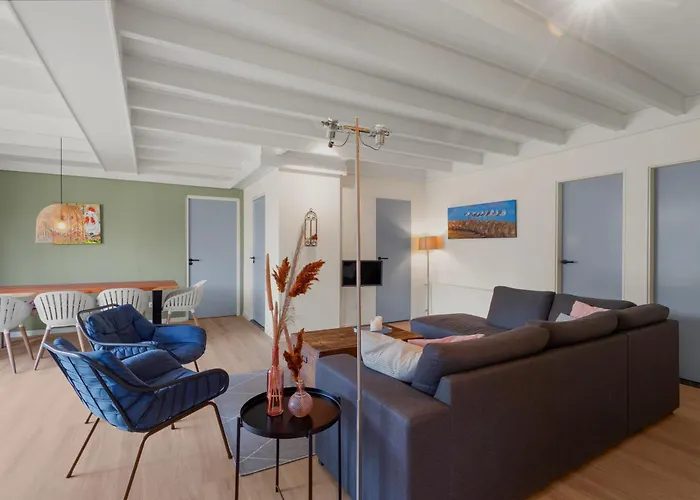 Peace, Quiet And Near The And The Sea In Zeeland! 7 People 펜션 *