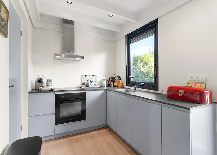 Peace, Quiet And Near The And The Sea In Zeeland! 7 People 펜션 코트켄